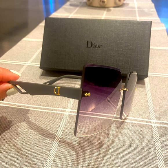 Rimless sunglasses in a purplish ombré finish, charcoal frame. Dior - Picture 3 of 3